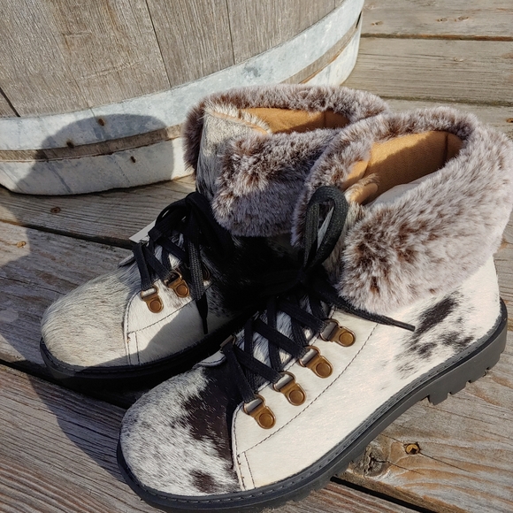 Genuine Cowhide & Leather Bootie Fur combat ankle black white sz 8 new - Picture 3 of 7